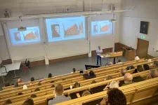 Foto neråt i aula.
